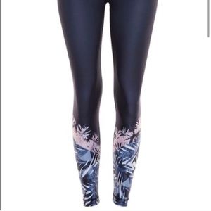 Tone It Up x Bandier Island Dip Leggings